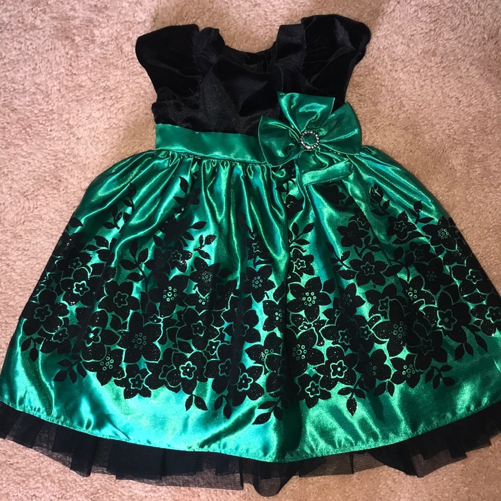 Green black velvet dress